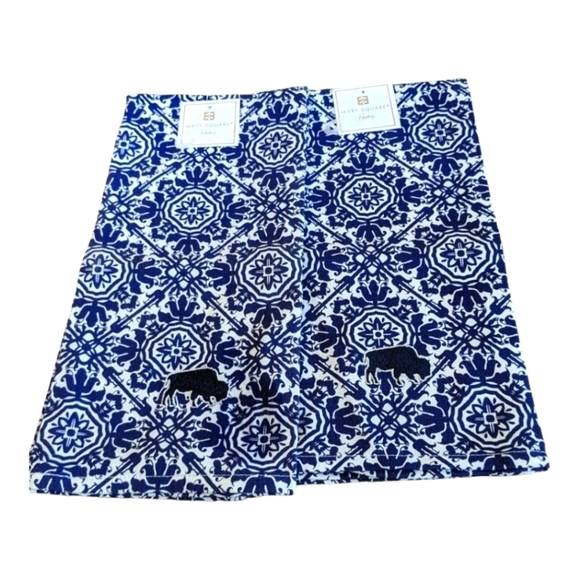 𝅺MARY Square embroidered buffalo towels set of 2